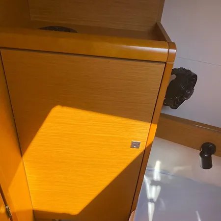Nautical Nomad Πλωτό κατάλυμα