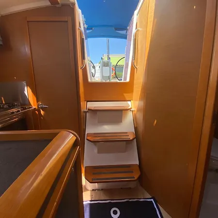 Botel Nautical Nomad *