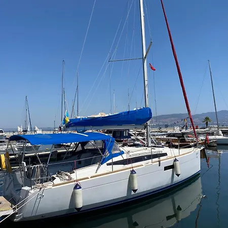 Botel Nautical Nomad *